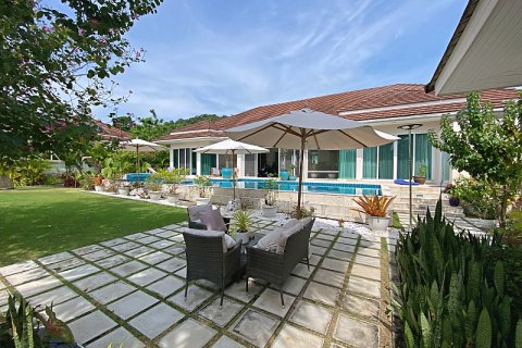 Chalet de 3 dormitorios en Hua Hin, Tailandia № 168401 - foto 4