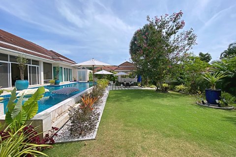 Chalet de 3 dormitorios en Hua Hin, Tailandia № 168401 - foto 5