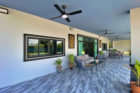 Chalet de 4 dormitorios en Pran Buri, Tailandia № 168403 - foto 8
