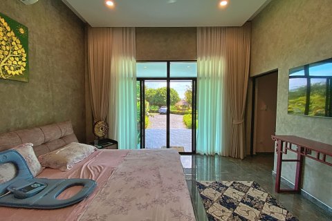 Chalet de 4 dormitorios en Pran Buri, Tailandia № 168403 - foto 30