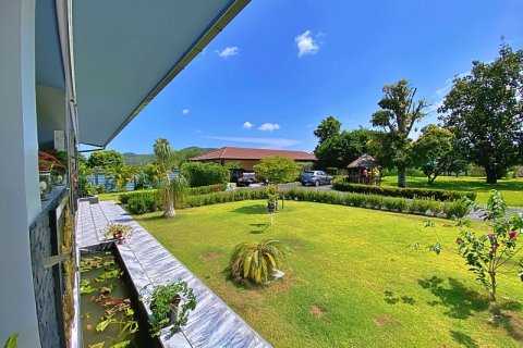 Chalet de 4 dormitorios en Pran Buri, Tailandia № 168403 - foto 13
