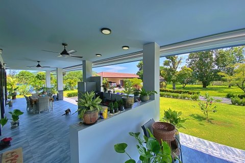 Chalet de 4 dormitorios en Pran Buri, Tailandia № 168403 - foto 12