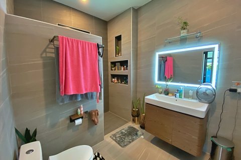 Chalet de 4 dormitorios en Pran Buri, Tailandia № 168403 - foto 26