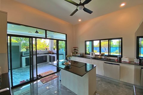Chalet de 4 dormitorios en Pran Buri, Tailandia № 168403 - foto 17