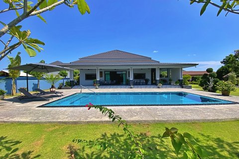 Chalet de 4 dormitorios en Pran Buri, Tailandia № 168403 - foto 2