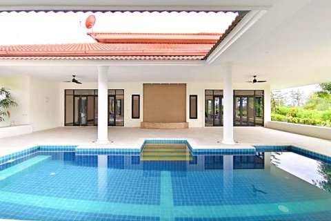Chalet de 3 dormitorios en Cha-am, Tailandia № 168400 - foto 26