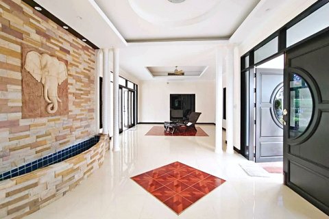 Chalet de 3 dormitorios en Cha-am, Tailandia № 168400 - foto 22