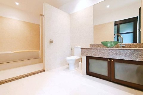 Chalet de 3 dormitorios en Cha-am, Tailandia № 168400 - foto 28