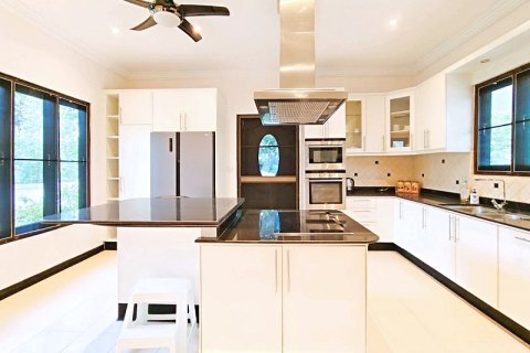 Chalet de 3 dormitorios en Cha-am, Tailandia № 168400 - foto 18