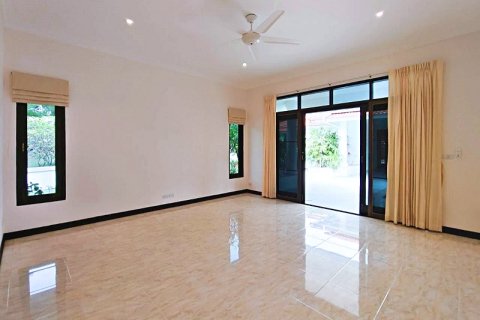 Chalet de 3 dormitorios en Cha-am, Tailandia № 168400 - foto 29