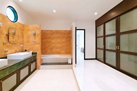 Chalet de 3 dormitorios en Cha-am, Tailandia № 168400 - foto 30