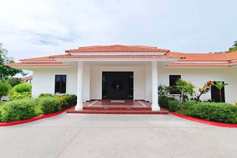 Chalet de 3 dormitorios en Cha-am, Tailandia № 168400 - foto 9
