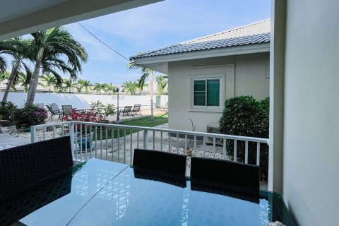 Adosado de 3 dormitorios en Hua Hin, Tailandia № 138016 - foto 25
