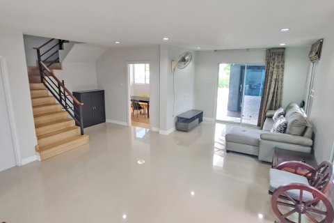 Casa de 4 dormitorios en Pattaya, Tailandia № 173391 - foto 3