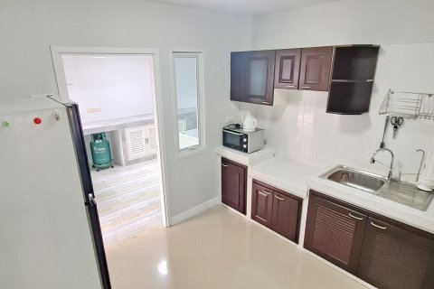 Casa de 4 dormitorios en Pattaya, Tailandia № 173391 - foto 11