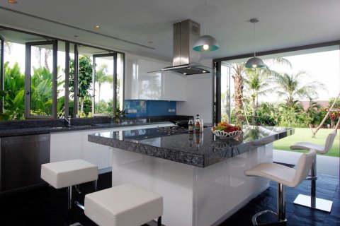 Casa de 5 dormitorios en Phuket, Tailandia № 181082 - foto 27
