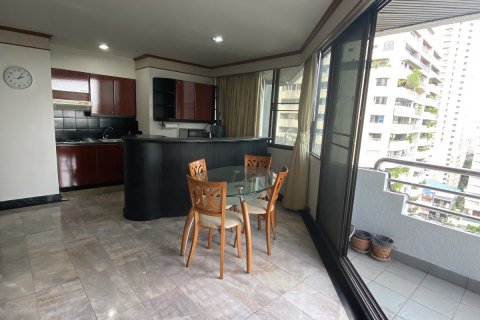 Condominio de 2 dormitorios en Watthana, Bangkok, Tailandia № 200720 - foto 9
