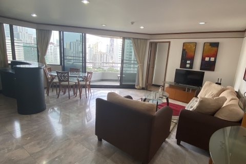 Condominio de 2 dormitorios en Watthana, Bangkok, Tailandia № 200720 - foto 13