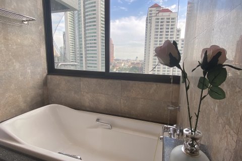 Condominio de 2 dormitorios en Watthana, Bangkok, Tailandia № 200720 - foto 3