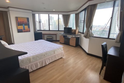 Condominio de 2 dormitorios en Watthana, Bangkok, Tailandia № 200720 - foto 5