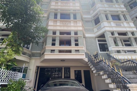 Townhouse in Watthana, Bangkok, Thailand 3 bedrooms № 200716