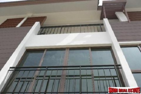 Townhouse à Bang Na, Bangkok, Thaïlande 3 chambres № 202547