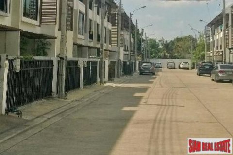 Adosado de 3 dormitorios en Bang Na, Bangkok, Tailandia № 202547 - foto 4