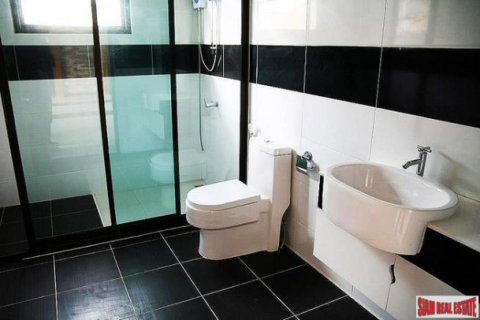 Chalet de 3 dormitorios en Pattaya, Tailandia № 202542 - foto 3