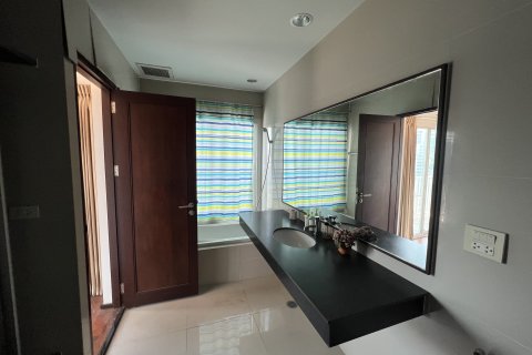 Condominio de 2 dormitorios en Watthana, Bangkok, Tailandia № 154700 - foto 17