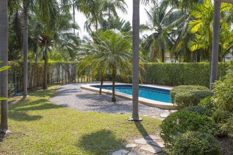 Casa de 4 dormitorios en Hua Hin, Tailandia № 66823 - foto 3