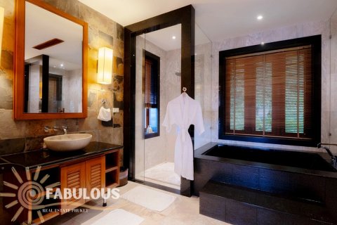 Chalet de 5 dormitorios en Bang Tao, Tailandia № 179422 - foto 12