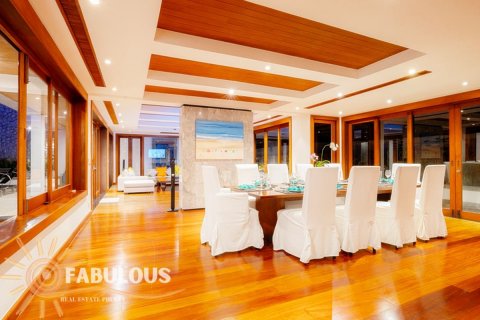 Chalet de 5 dormitorios en Bang Tao, Tailandia № 179422 - foto 17