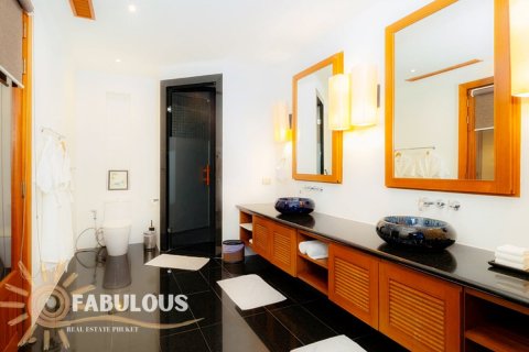 Chalet de 5 dormitorios en Bang Tao, Tailandia № 179422 - foto 11