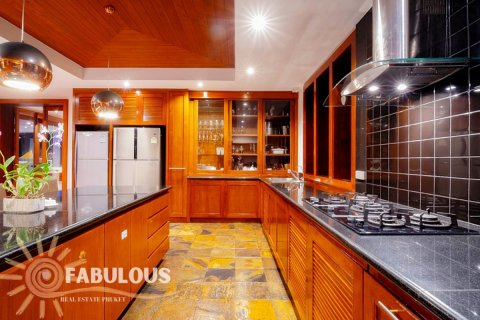 Chalet de 5 dormitorios en Bang Tao, Tailandia № 179422 - foto 5
