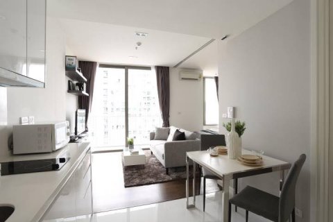 Condominio de 1 dormitorio en Yan Nawa, Bangkok, Tailandia № 144045 - foto 3