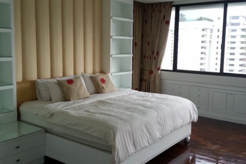 Condominio de 5 dormitorios en Bangkok, Tailandia № 144043 - foto 11
