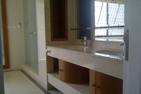 Condominio de 5 dormitorios en Bangkok, Tailandia № 144043 - foto 17