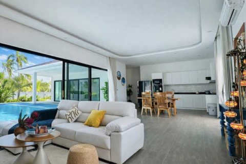 Chalet de 3 dormitorios en Hua Hin, Tailandia № 172809 - foto 2