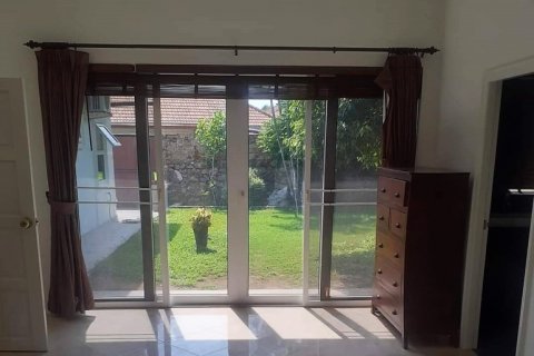 Casa de 5 dormitorios en Pattaya, Tailandia № 68586 - foto 12