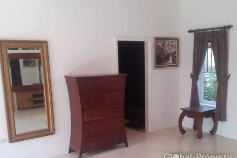 Casa de 5 dormitorios en Pattaya, Tailandia № 68586 - foto 11