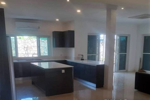 Casa de 5 dormitorios en Pattaya, Tailandia № 68586 - foto 10