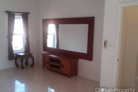 Casa de 5 dormitorios en Pattaya, Tailandia № 68586 - foto 15