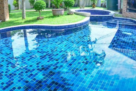 Casa de 7 dormitorios en Pattaya, Tailandia № 42293 - foto 6