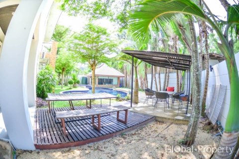 Casa de 7 dormitorios en Pattaya, Tailandia № 42293 - foto 4