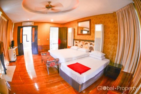 Casa de 7 dormitorios en Pattaya, Tailandia № 42293 - foto 3