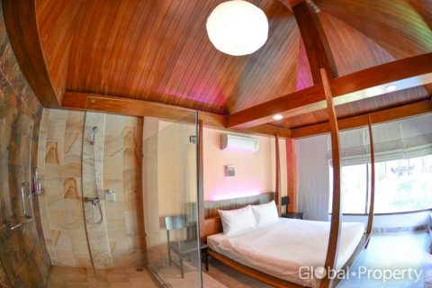 Casa de 7 dormitorios en Pattaya, Tailandia № 42293 - foto 20