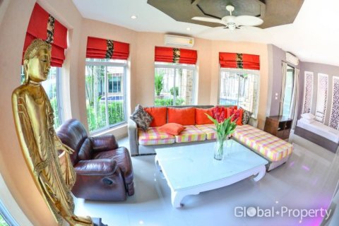 Casa de 7 dormitorios en Pattaya, Tailandia № 42293 - foto 12