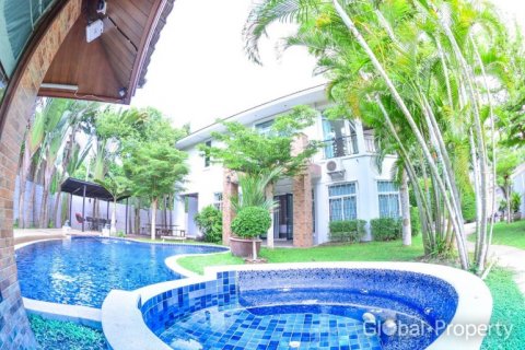 Casa de 7 dormitorios en Pattaya, Tailandia № 42293 - foto 24