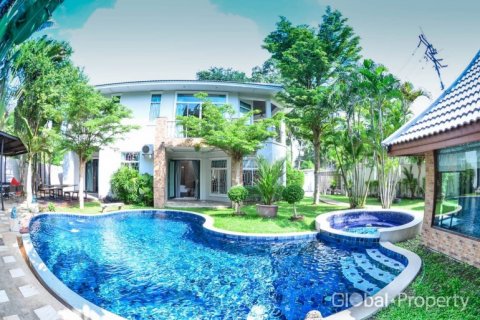 Casa de 7 dormitorios en Pattaya, Tailandia № 42293
