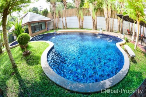 Casa de 7 dormitorios en Pattaya, Tailandia № 42293 - foto 8